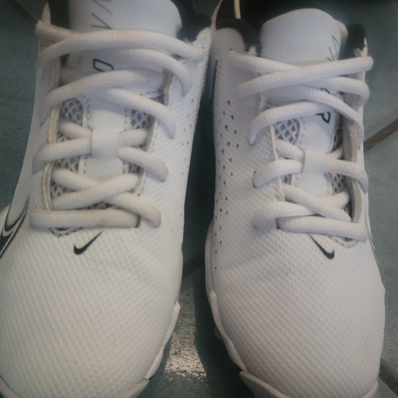 Boys Nike Vapor Cleats Size 1Y. Pre-owned but clean. - Picture 6 of 7